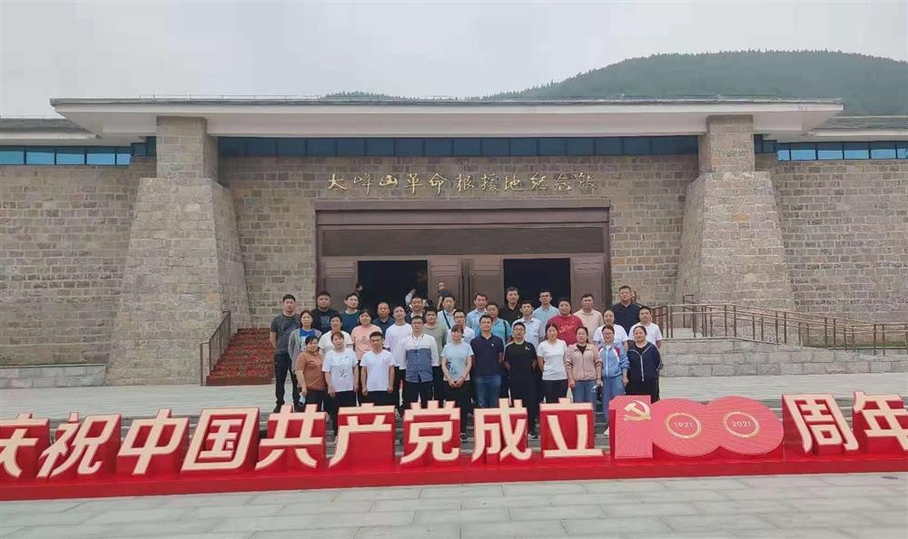 創(chuàng)新發(fā)展穩(wěn)定餐飲品質(zhì)，強(qiáng)化管理提高經(jīng)營(yíng)效率